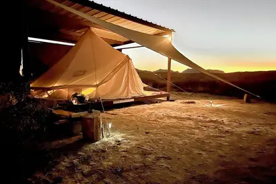 Image de Amazing cozy, rustic open air Glamp tent under shade with WiFi, walk in fire pit