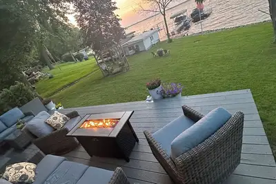 Image de Lakefront 2-bed house in Oshkosh with dock!