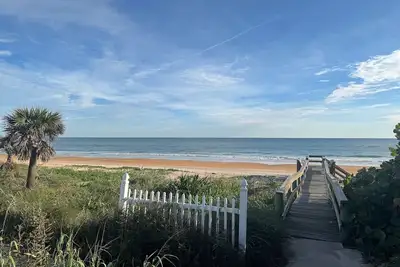 Image de Charming Mako Beach Cottage, with private beach access in beautiful Ormond Beach