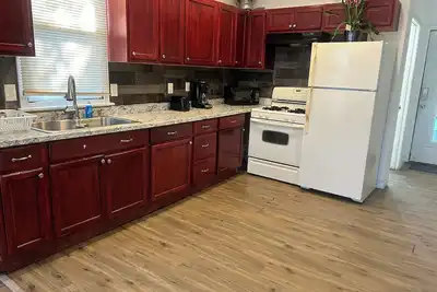 Image de 420 friendly on detroit’s east side Charming 3-bedroom house with WiFi and Ac