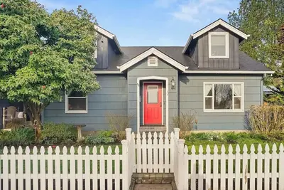 Image de Delightful Downtown Retreat in the Willamette Wine Country