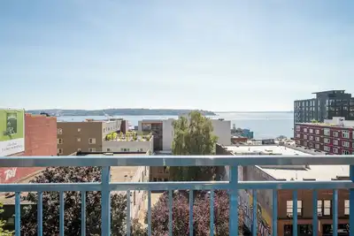 Image de Cozy 1-bedroom condo with amazing water views near Seattle Center and more!