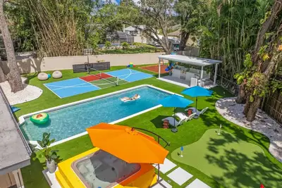 Image de Heated Pool • 9br/Sleeps32• Pickle/Basketball • Theater