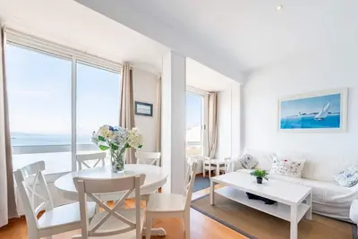 Image de Fee4Me Front line beach flat in CaiĂłn
