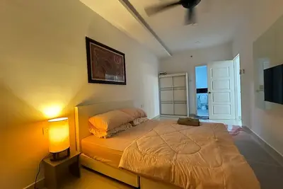 Image de Mansion one Gurney Bay at George Town walk by to Gleneagles\n\n