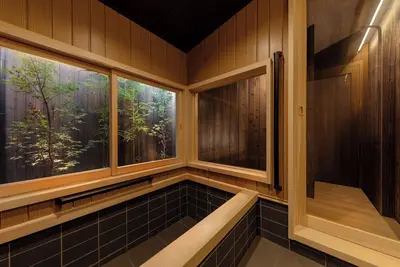 Image de A Kyoto townhouse with a semiopenair bath and ga / Kyoto Kyōto