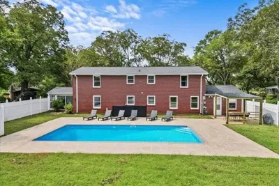 Image de Greenville Central Retreat With Pool - Sleeps 11