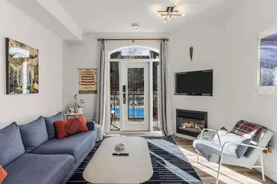 Image de Mount Rundle Retreat: Pet-Friendly Escape with Heated Pool & Hot Tub