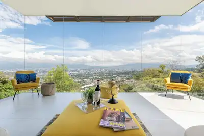 Image de Luxury 4-bedroom house with indoor pool, Jacuzzi, gym and spectacular city view