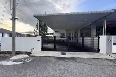 7pax 2-bedroom house with WiFi and Ac in lovely Bukit Mertajam@Near Aeon