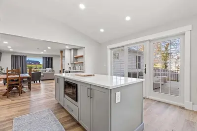 Image de Welcome to Fisher Ranch: Remodeled Modern Main-Floor, Dog Friendly Living