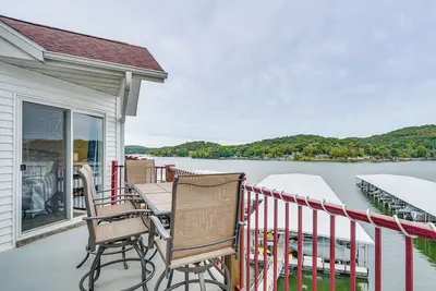'Lake It Easy' Waterfront Ozarks Condo w/ Balcony!