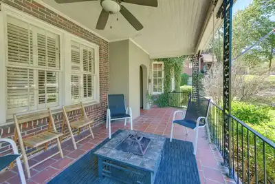 Image de Fire Pit, Large Yard: Midtown Columbus Bungalow!