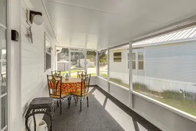 Image de Lakeland Cottage w/ Pool Access + Screened Porch!