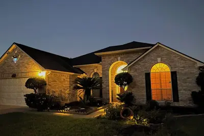 Image de Relaxing home with Smart TVs in all Bedroom, Breakfast & Fast Tesla Charger