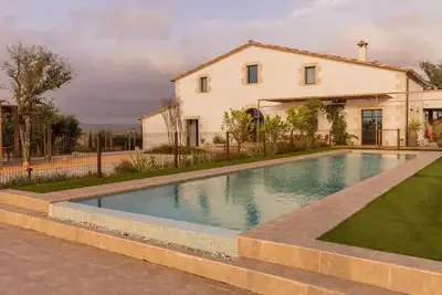 Image de Can BUFÍ maison incroyable et piscine intérieure