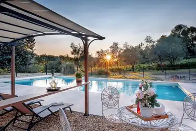 Image de \"Murmures des Vignes\" Relax dans la nature, la piscine et le coucher de soleil