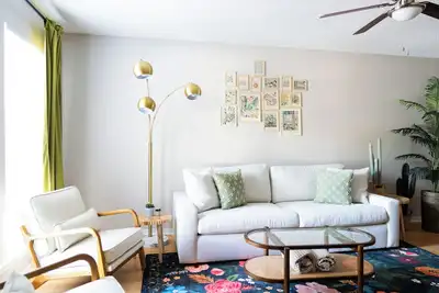 Image de 2br Retreat in Mobile | Pet-Friendly