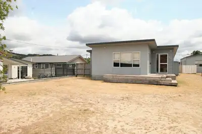 Image de Modern Spacious 4br Bach with Large Deck