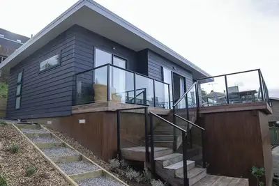 Cosy 2br Home Near Town, Ensuite & Modern Amenities