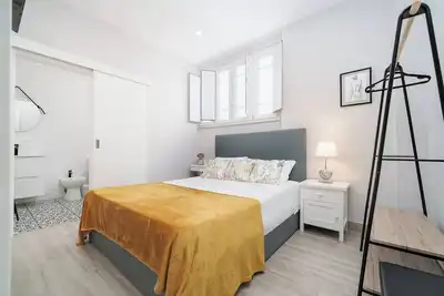 This apartment is a 3 bedroom(s), 3 bathrooms, located in Portimão, Faro.