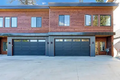 Image de Fabulously located and well appointed ski condo near base of resort