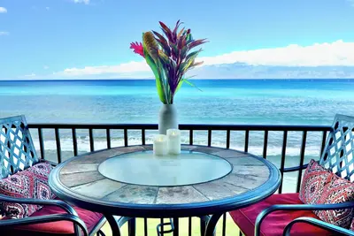 Image de 1br Oceanfront Corner | Wraparound Lanai + A/C