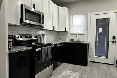 Image de New construction 3b\/3b townhome! Bathrooms in every room.