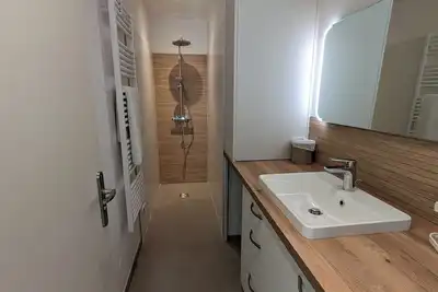 Image de Appartement refait à neuf à 5 min du centre de Nîmes de 8 à 12 personnes.