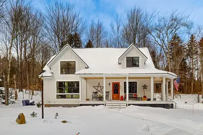 Image de Modern farmhouse w/ mtn views, hot tub, firepit, fireplace, w/d, foosball, wifi