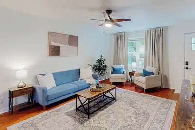 Image de Serene Home in Atlanta's Forest