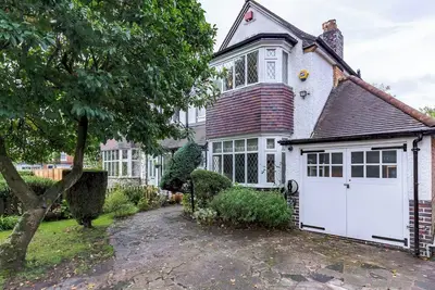 Image de Spacious 4-Bed Family Home with Garden & Parking | Pass the Keys