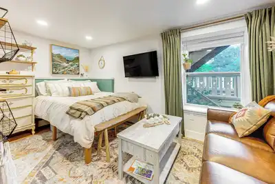 Image de 'Lovers Lane Chalet' Dtwn Manitou Springs Studio!