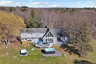 Image de Great Escape: Private 2 Acres, Pool Table, Air Hockey, Shuffleboard, Ping Pong