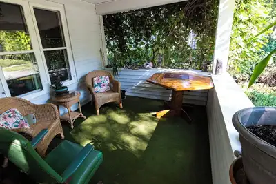 Image de Bohemian 3-bedroom house with private yard in charming neighborhood