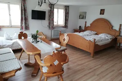 Image de Triple-Classique-Salle de bain privée séparée-Vue sur la campagne-Enzianzimmer