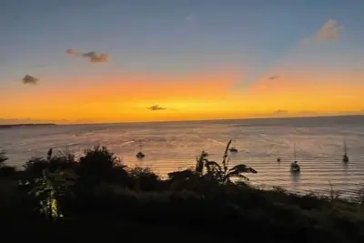 Image de Romantic getaway in a green setting facing the sea and sunsets
