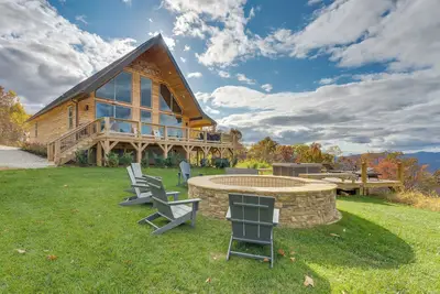 Image de Blue Ridge Mountain-View Cabin w/ Hot Tub & Deck!