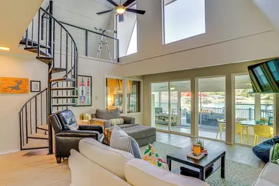 Image de Lakefront Home w/ Private Dock in Graford!