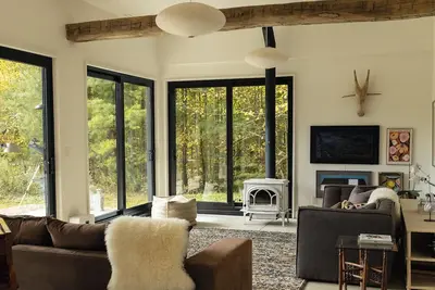 Image de Beautiful barn conversion set in the hills & forests of the Creemore area.