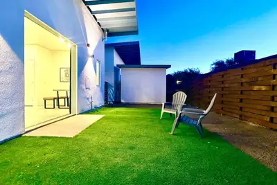 Modern Elegant Desert Living SolMod #4