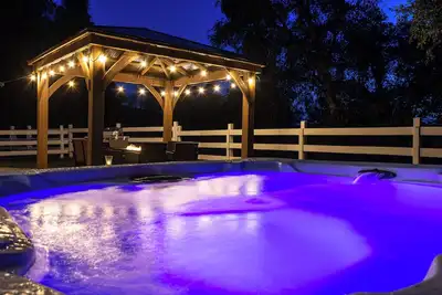 Image de Yosemite & Bass Lake Sunset Villa w/ View with Hot tub, Pool table, Bbq, Golf\n