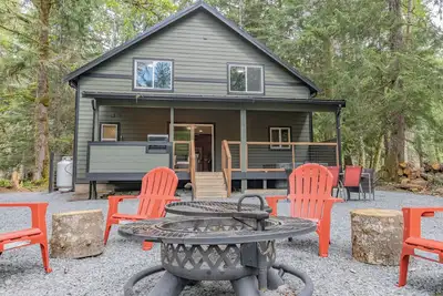 Image de Luxe Chalet @ Rainier Entrance w/ Hot-Tub-WiFi-Ac