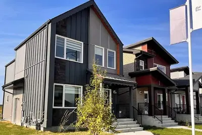 Image de Exquisite 3bedroom home, 16m to Wem and 25m to Yeg.