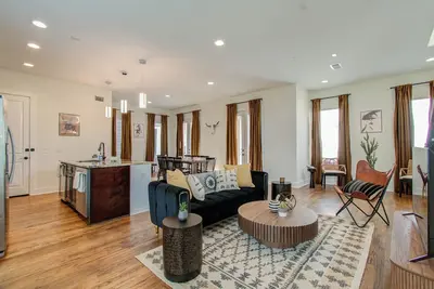 Image de 4bd Central - Rooftop Views - 5mins Downtown