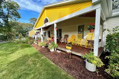 Image de Time Will Tell - Incredible Brewster Residence With Breath Taking Gardens!