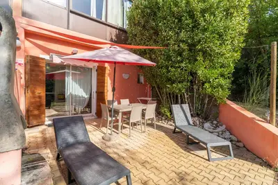 Image de 'Le Laurier Rose' avec vue sur les montagnes, piscine partagée et Wi-Fi