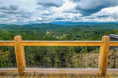 Image de Maw and Paw's Retreat - Gorgeous Mountain Views, Hot Tub, + More!