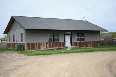 Image de Spacious 4-bedroom house in charming Council with WiFi, Ac, 80% Ada compliant.