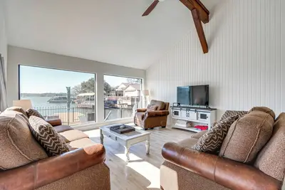 Image de Renovated Lake Conroe Home: Boat Slip & Deck!